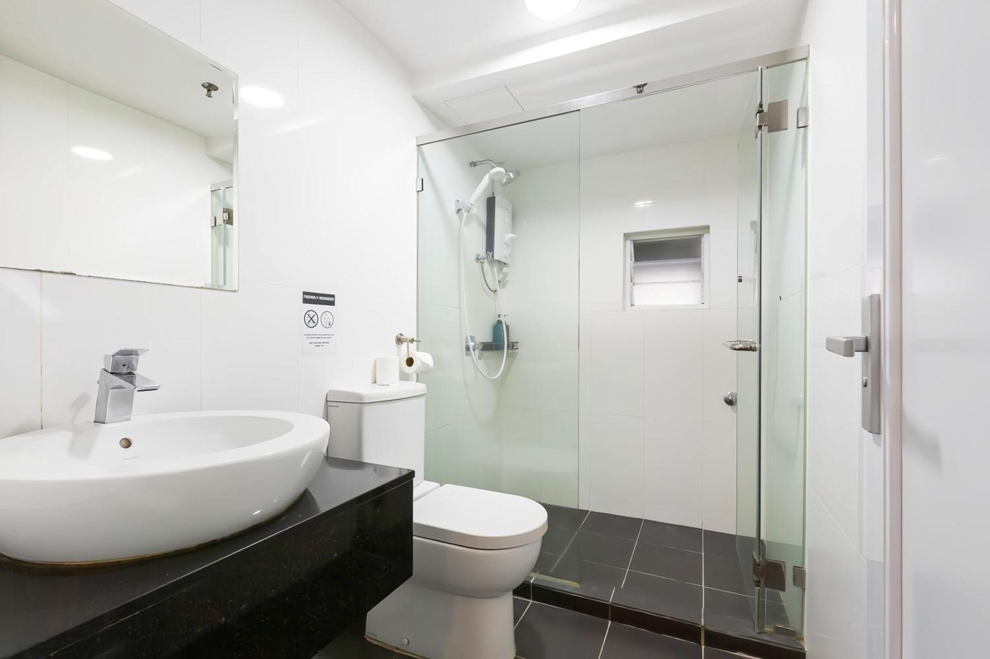 Maritime Seaview Suites Penang George Town  Kültér fotó